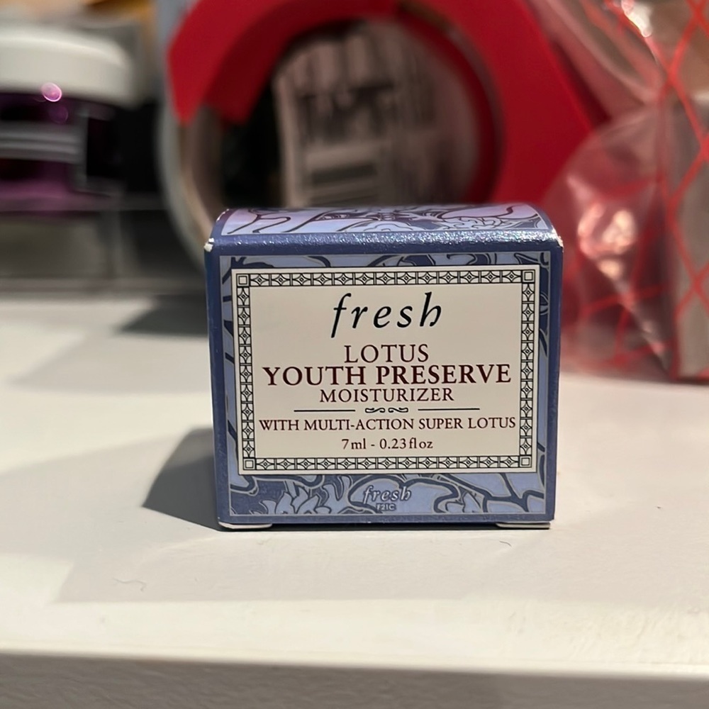 Fresh lotus youth moisterizer 0.23 oz